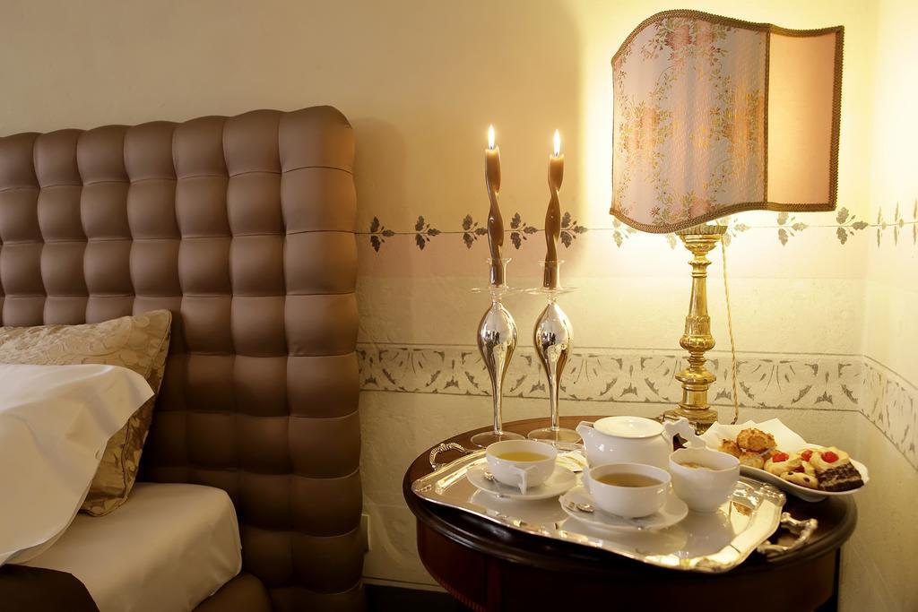 مبيت وإفطار بيزا Residenza D'Epoca -Santa Caterina الغرفة الصورة